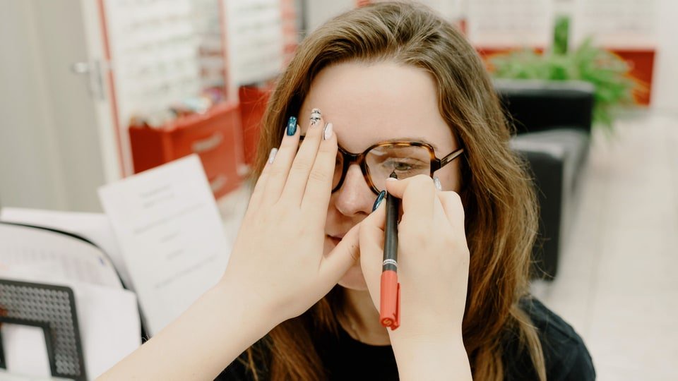 From blurry vision and frequent headaches to persistent eye strain, here are 5 signs your eyes may need a check-up