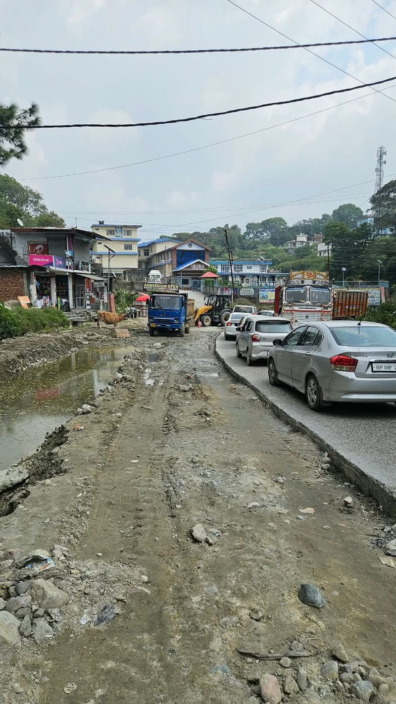 Dug up for repairs, Mandi-Pathankot highway witnesses huge traffic jams at Thakurdwara
