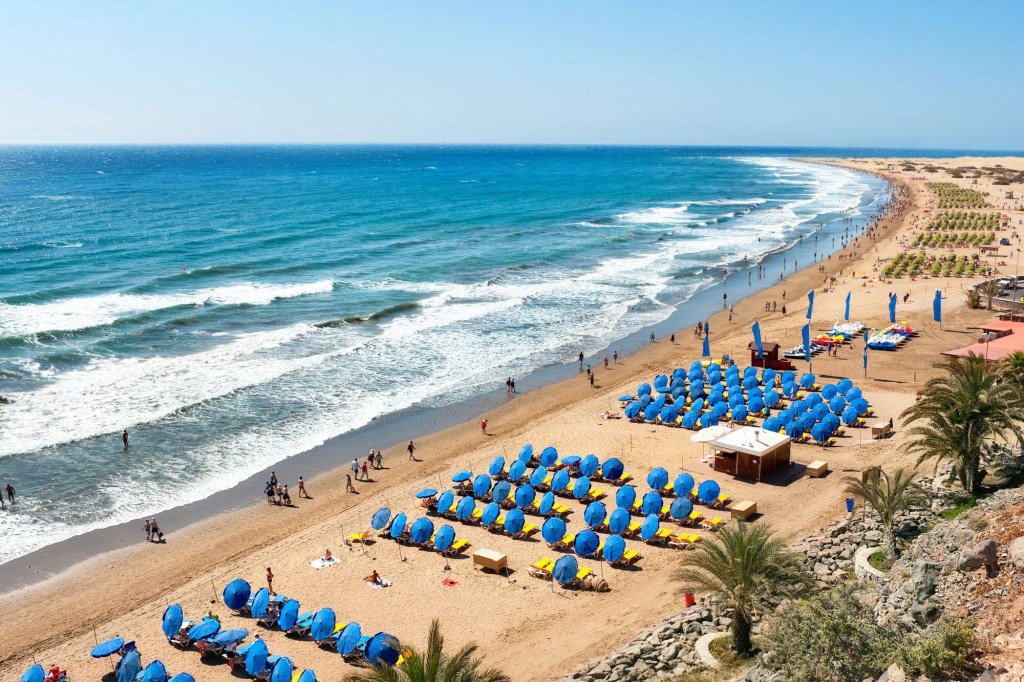Husband ‘kills & dismembers wife before dumping boiled body parts on Gran Canaria beach’ as he faces 17 years in prison