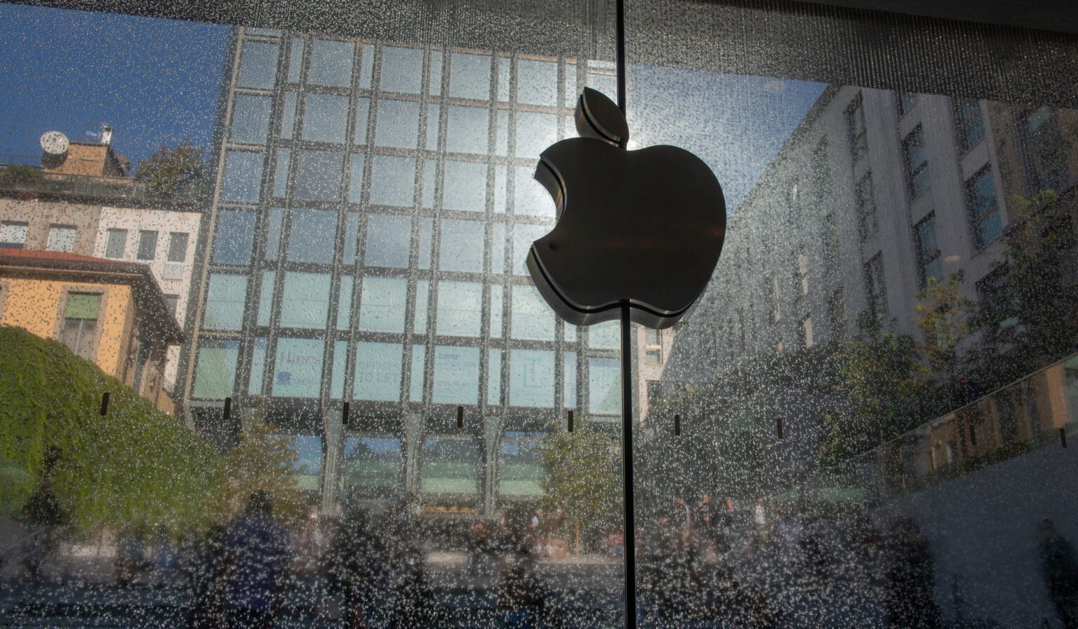 Apple Adds Self-Service Repair Parts for iPhone 18 Pro and New Macs