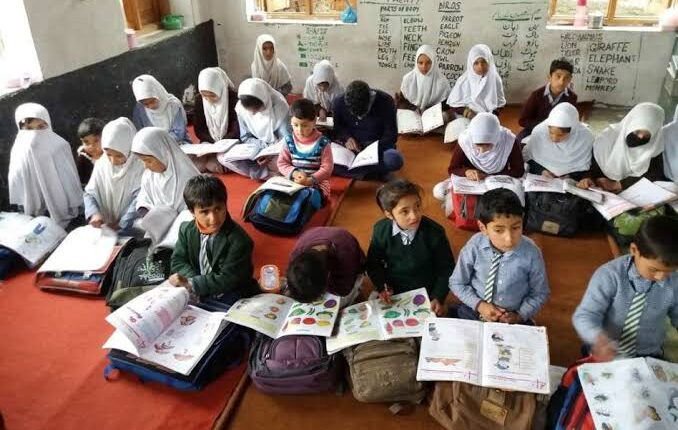Govt orders new timings for Kashmir schools