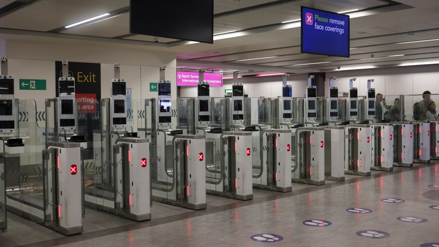 Brits to travel through UK airports WITHOUT scanning passports in new rules