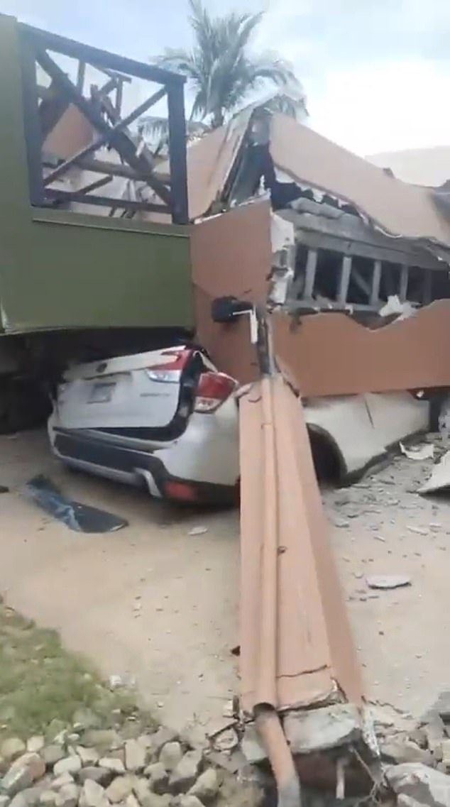 Urgent tsunami alert after massive 7.7 earthquake topples buildings in Panama