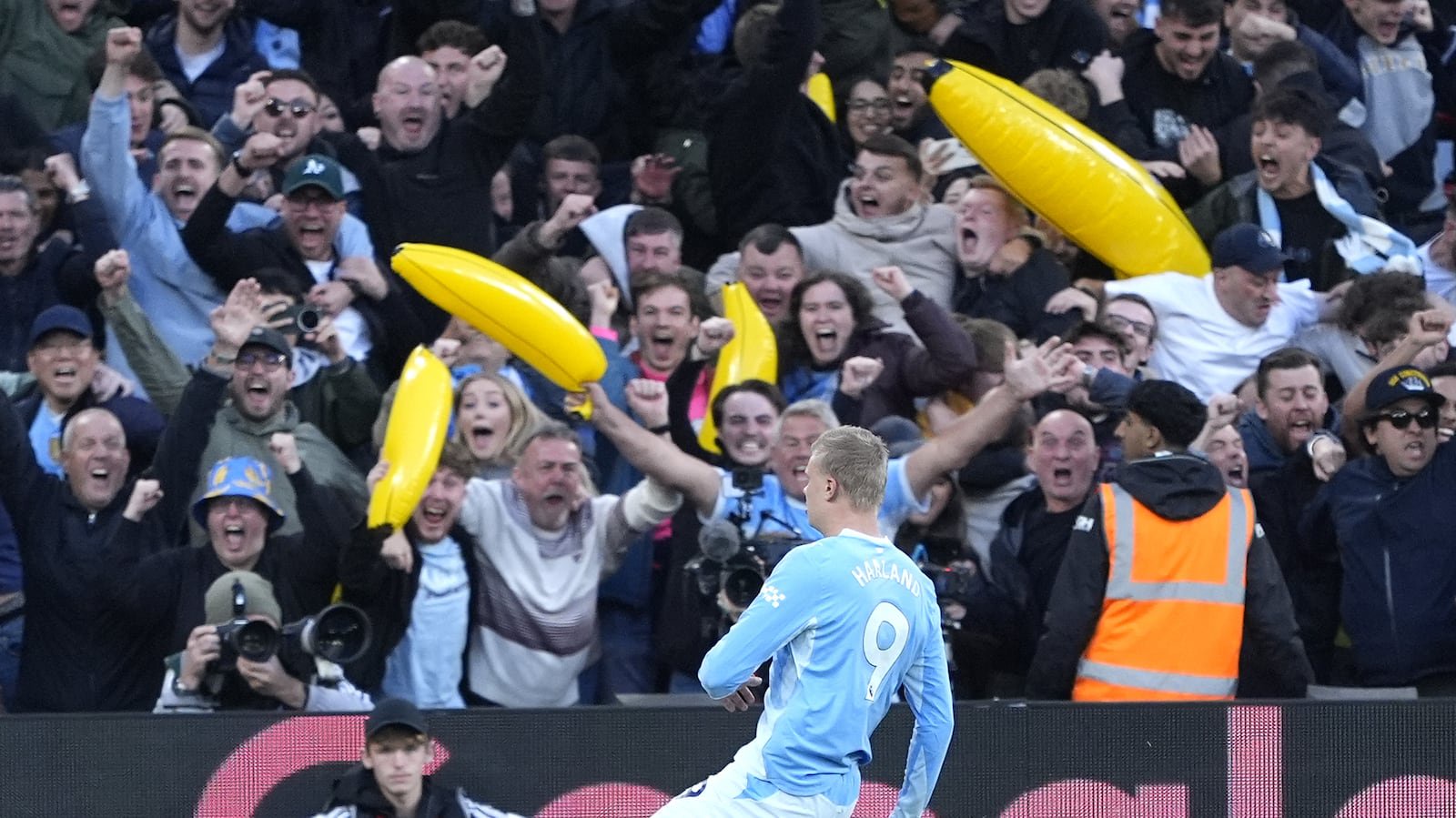 Manchester City punish 10-man Liverpool with strong second-half show at Anfield