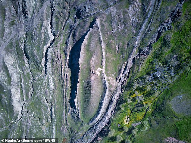 Have they found the real Noah’s Ark? It sounds preposterous but on a hillside near Mount Ararat, archaeologists are using robots to examine a boat-shaped structure… and it’s exactly the dimensions decreed in the Old Testament