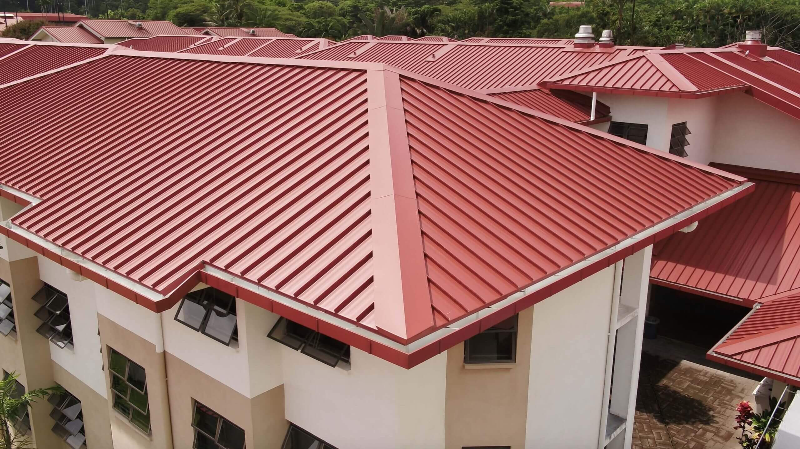 Why Thousands of Builders Are Rushing to Finish Roofs Before January
