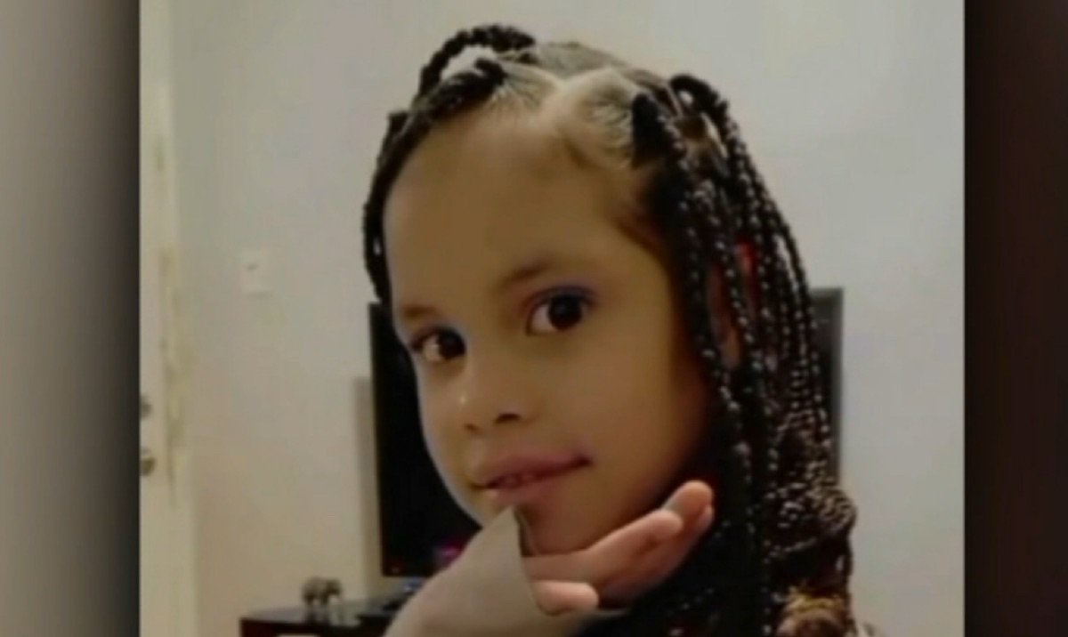 Heartbreaking: 7-Year-Old Chicago Girl Stabbed To Death While Walking On Sidewalk With Sister, Woman Charged With Murder