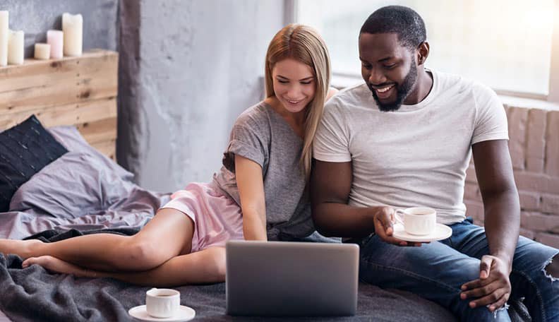 4 Hidden Signs She Has Romantic Feelings for You