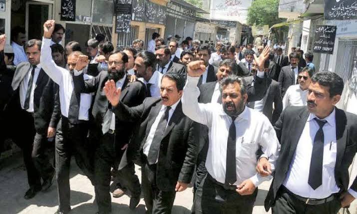 Lahore lawyers protest KP governor’s rule, announce Supreme Court challenge
