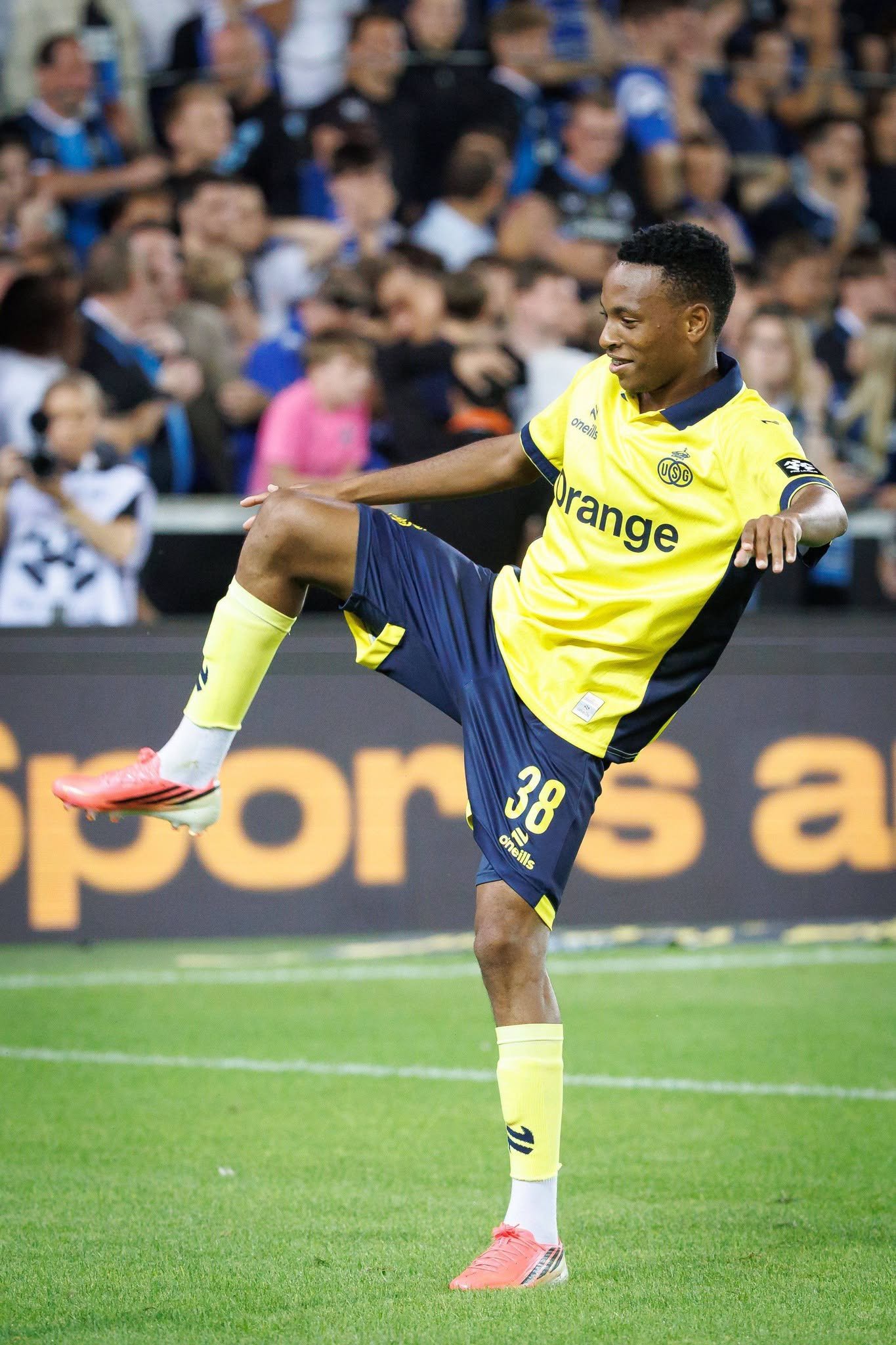 Ex-Pirates Superstar Goes Berserk In Europe: Relebohile Mofokeng Destroys Opponents in 5-2 Thriller