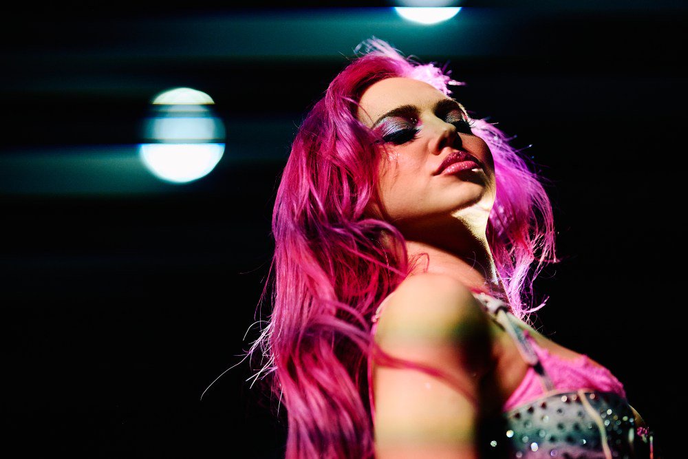 Adéla Brings Sass, Vocals and Razor-Sharp Moves to Los Angeles’ Fonda Theatre