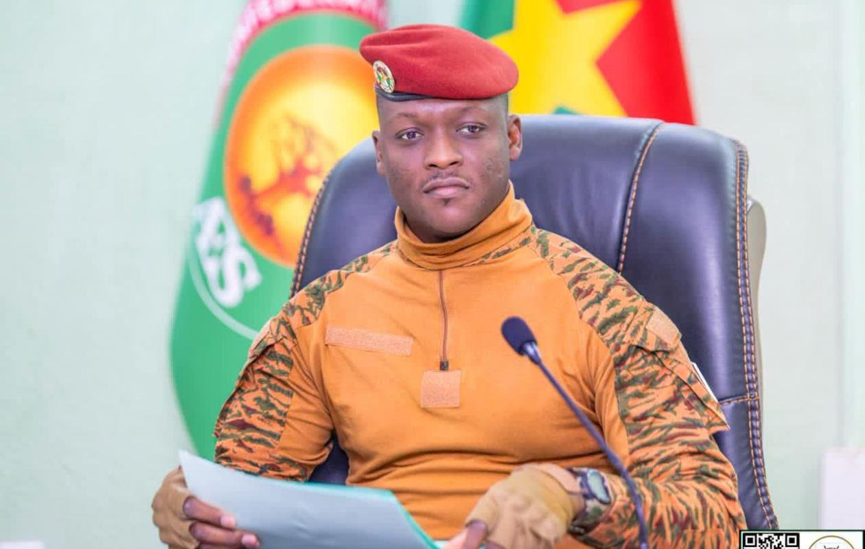 Burkina Faso : Ibrahim Traoré menace de peine de mort les personnes reconnues coupables d’espionnage ou de trahison