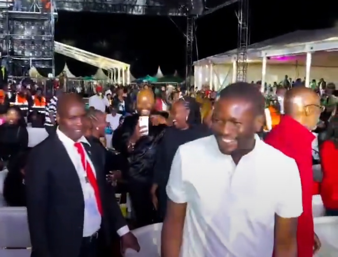 ‘Sifuna,Sifuna’ Night Chants Rock Ulinzi Complex, Langata as he Arrives For Fred Machoka Anniversary