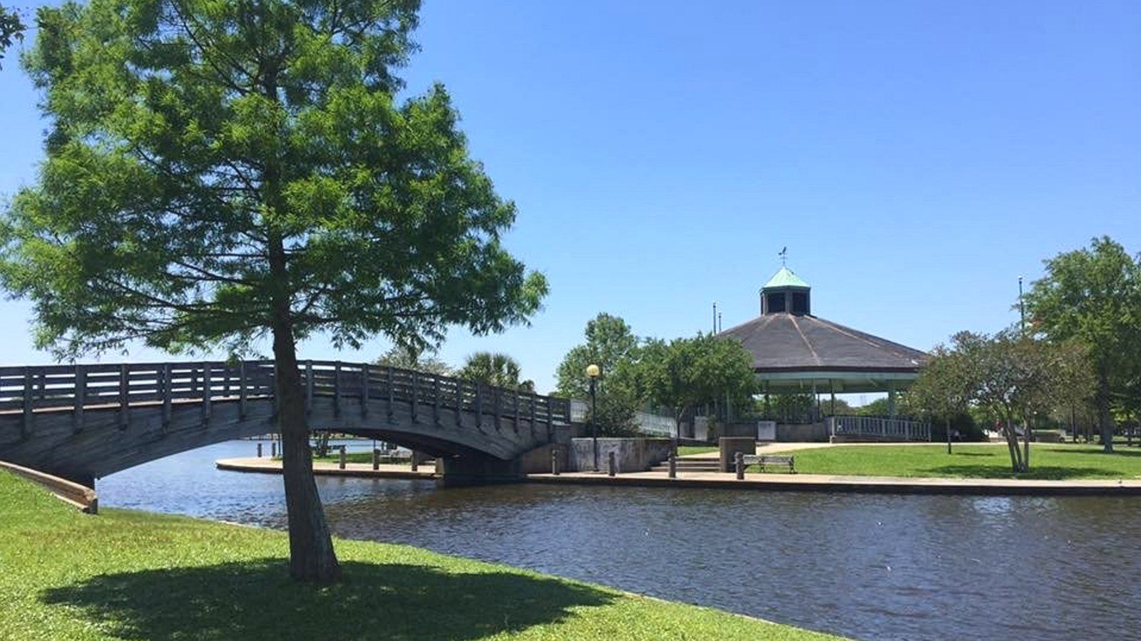 Forget Florida, This New Orleans Suburb Is A Southern Retirement Gem With Lake Views, Shops, And Eats