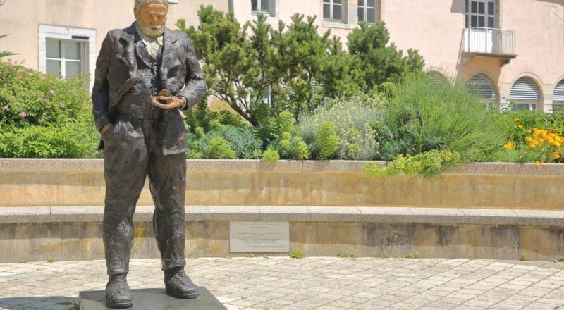 Victor Hugo a dit un jour : “Quarante ans, c’est la vieillesse de la jeunesse ; cinquante ans, c’est la jeunesse de la vieillesse”