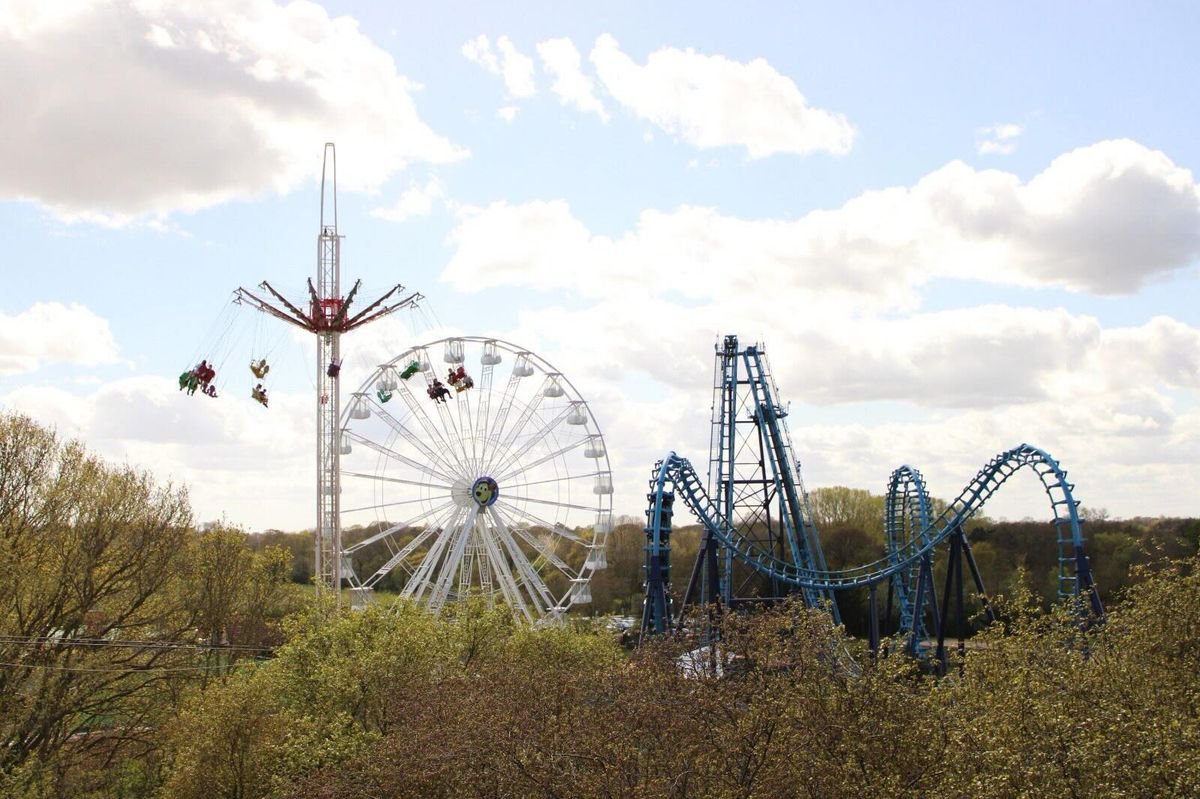 Traumatised children left ‘hanging out’ UK rollercoaster as sparks fly