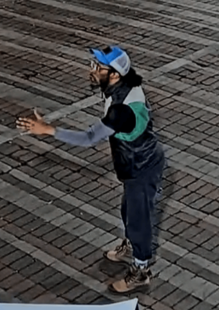 Burlington police seek suspect after Pearl Street stabbing