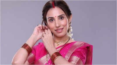 Humari Radha’s Simran Kaur Talks About Her Love For Navratri, Fond Memories Of Childhood And The Garba Nights