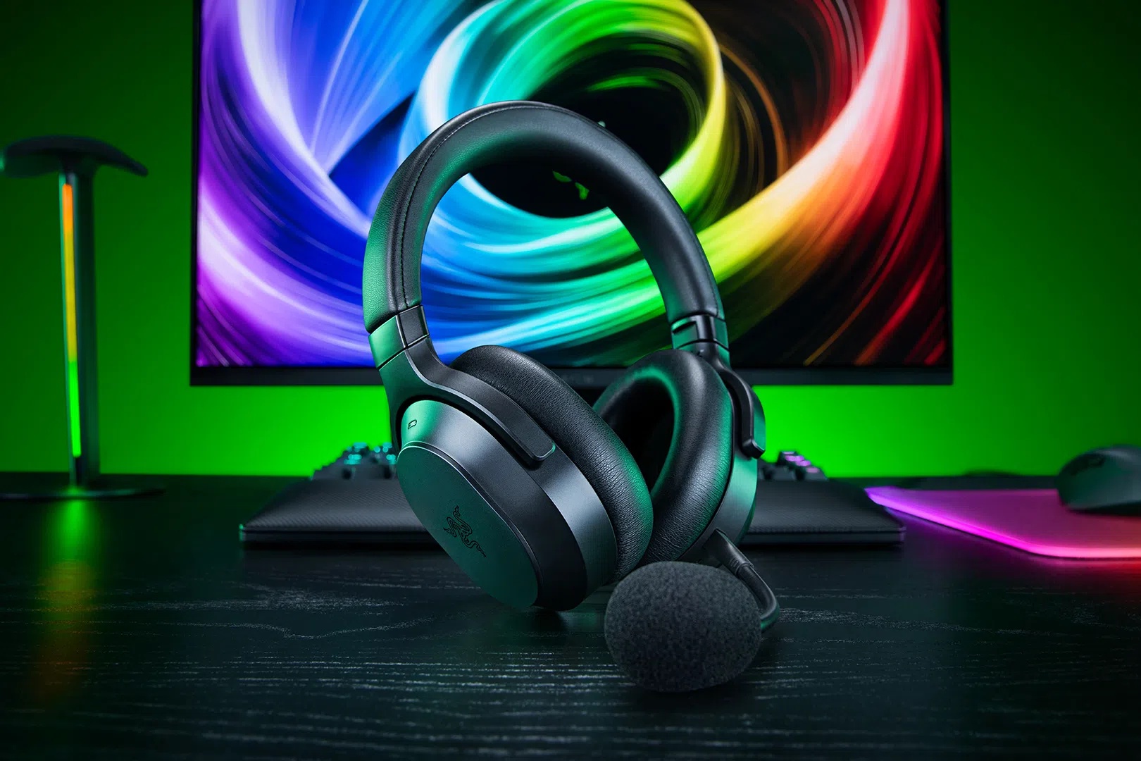 Razer’s Barracuda V2 Pro aims to be a classy headset with gaming-centric features