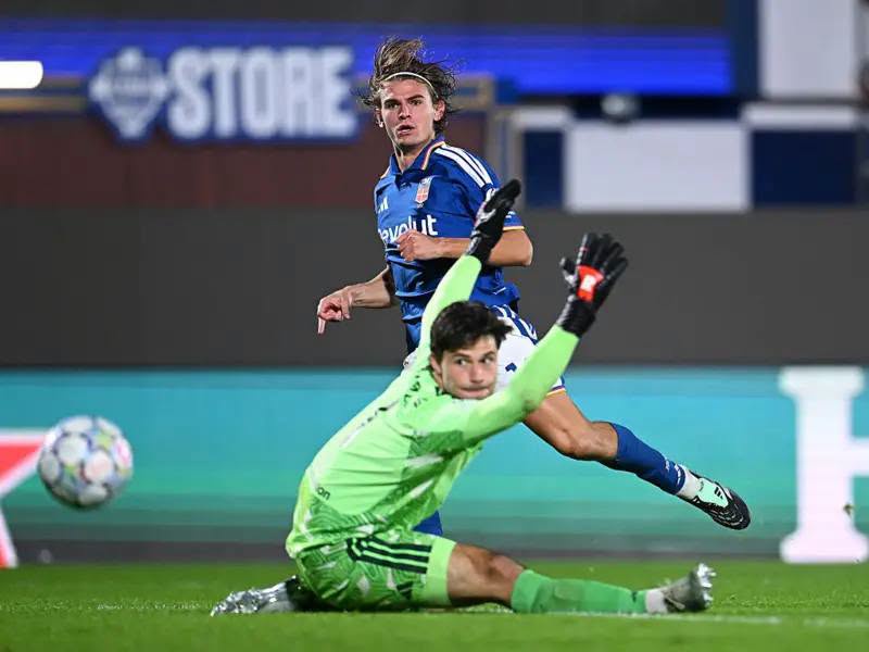 Nightmare in Italy: Como Tear Manchester United Apart in 4-1 Champions League Loss