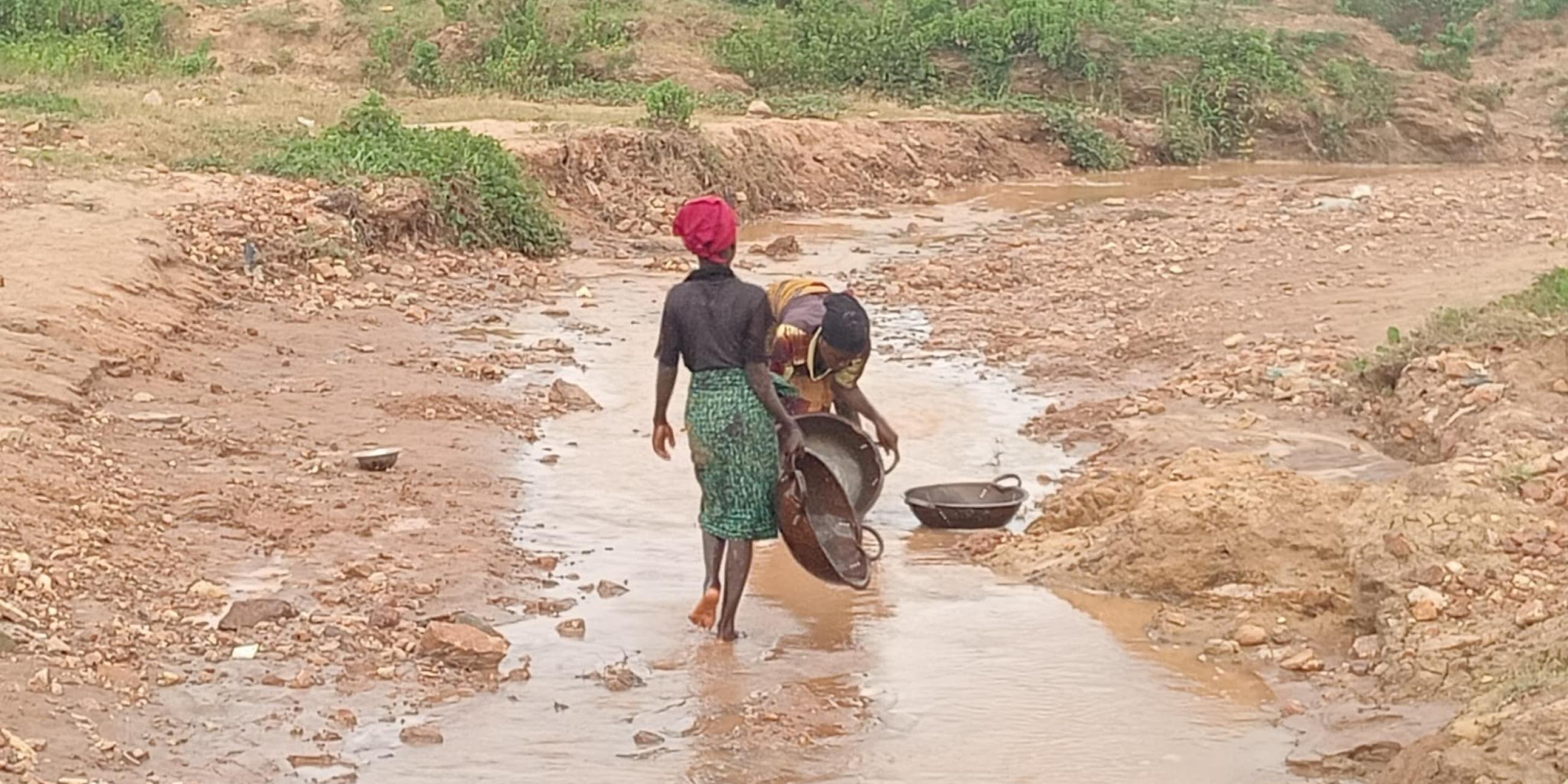 EXCLUSIVE: 17-Year-Old Girl Returns To Niger Mining Site Days After 37 Miners Die In Custody, Says ‘I’m Not Afraid To Die’