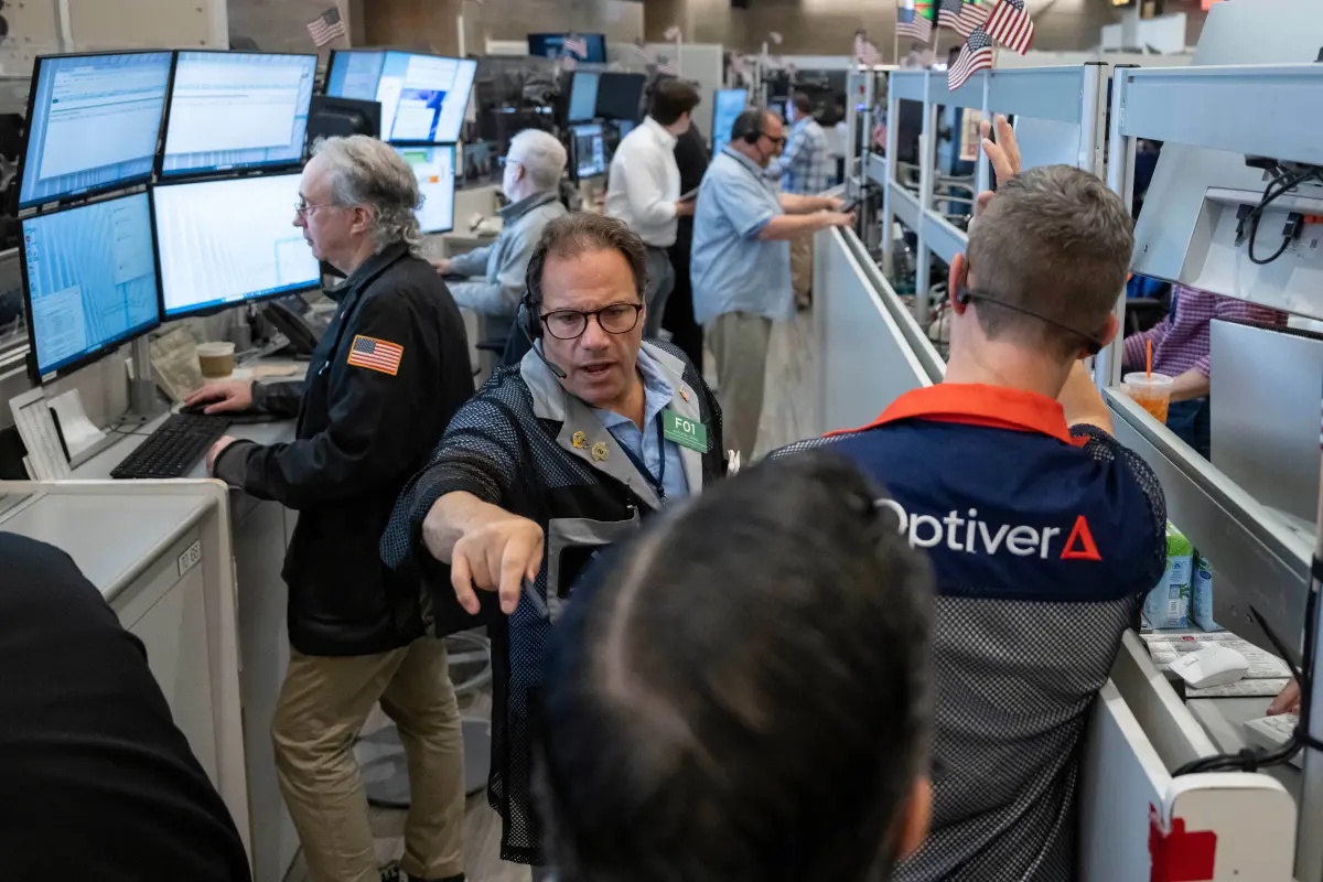 Rising oil prices, falling technology stocks and reversing bond yields keep Wall Street unsettled