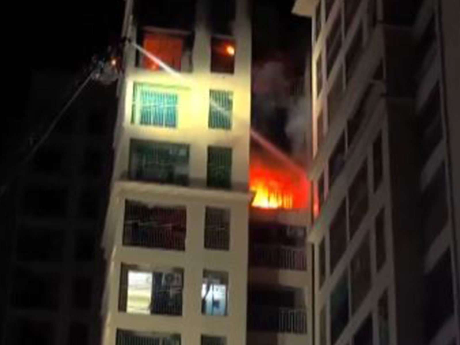 Maharashtra: Fire breaks out at high-rise building in Nalasopara, 15 rescued