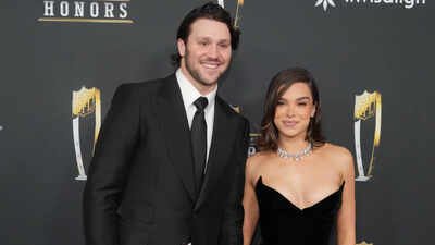 Hailee Steinfeld appears to throw shade at other NFL QBs while praising Josh Allen
