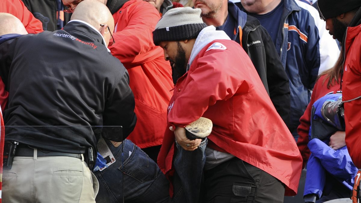 Chicago Bears Legend Reportedly Fought Security During Crazy Incident At Soldier Field, Leaving Softball-Sized Hole In Wall Near Elevator