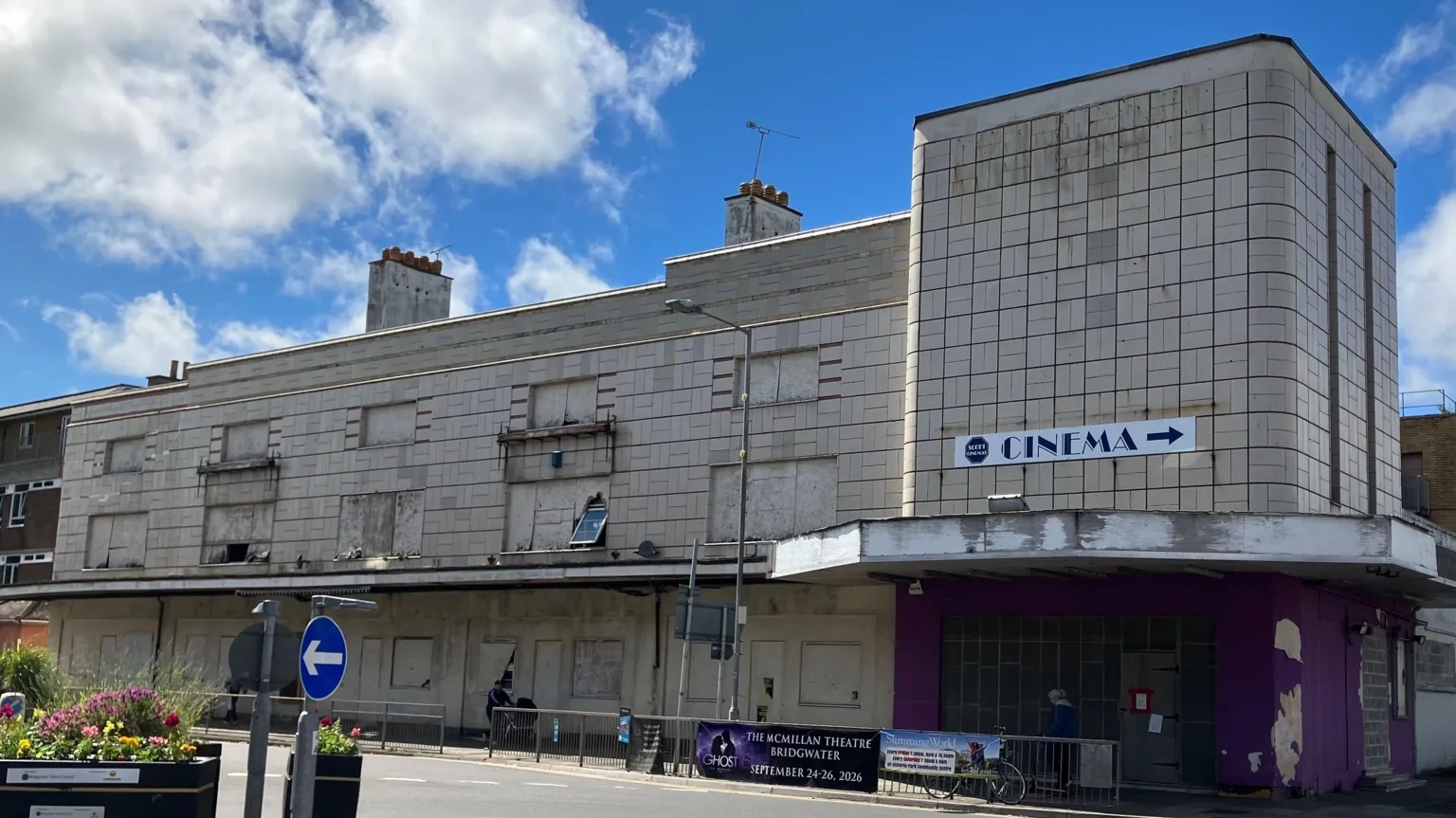 Group ‘guarding’ derelict cinema told to leave
