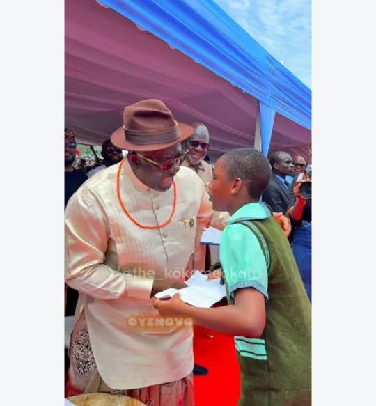School Girl Gets N50m Reward For Praising Governor