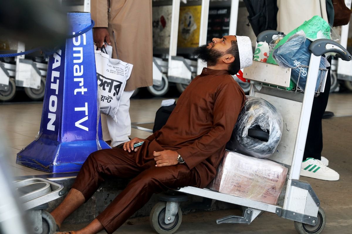 Saudi Arabia’s Riyadh airport attacked for second time in 24 hours as UK issues travel warning
