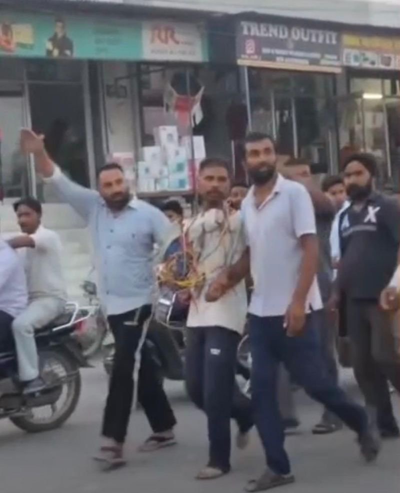Yamunanagar man caught for cable theft, paraded with garland of wires