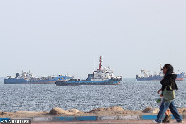 Iran aims to humiliate Trump and ensure mid-term elections defeat with new Strait of Hormuz tactics