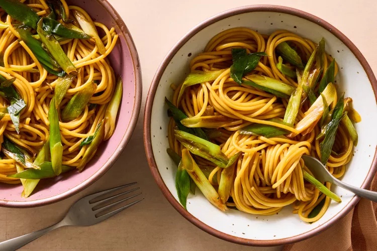 The 4-Ingredient Scallion Pasta I Make On Repeat