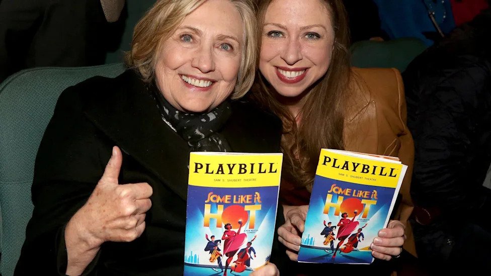 Bill and Hillary Clinton come together in support of daughter Chelsea in new photo