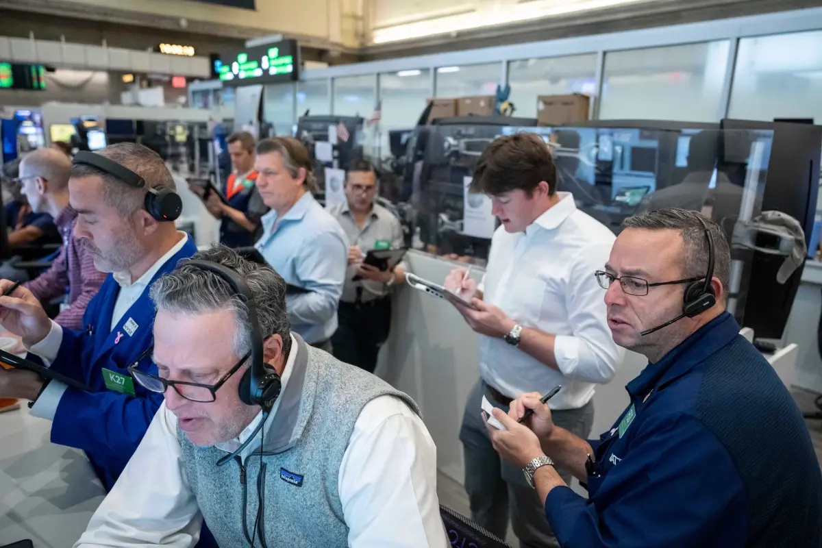 U.S. stocks hover near their latest record in mixed trading on Wall Street