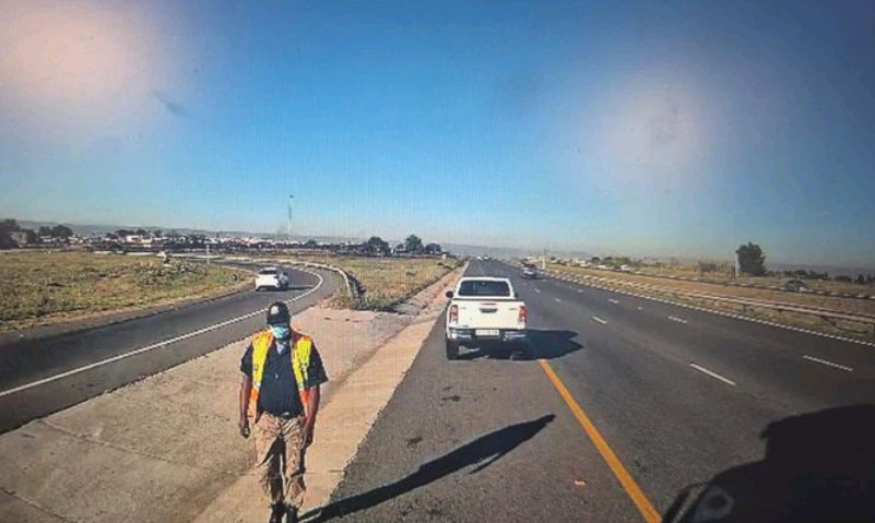 Fake Metro Police Officer Caught Red Handed While Attempting To Hijack A Truck