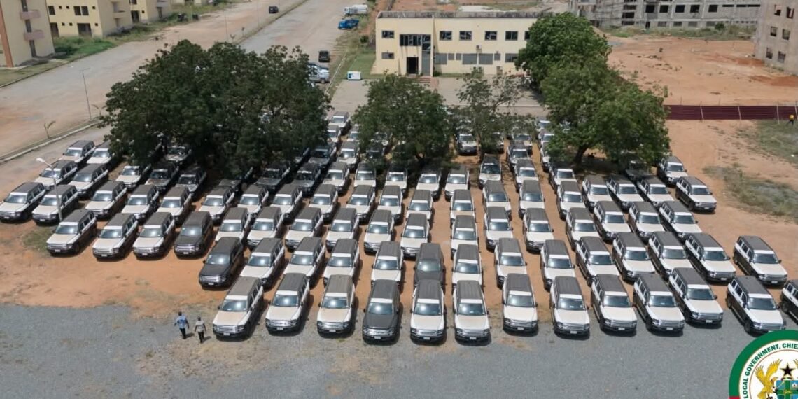 Govt presents 128 vehicles to MMDCEs to boost local governance