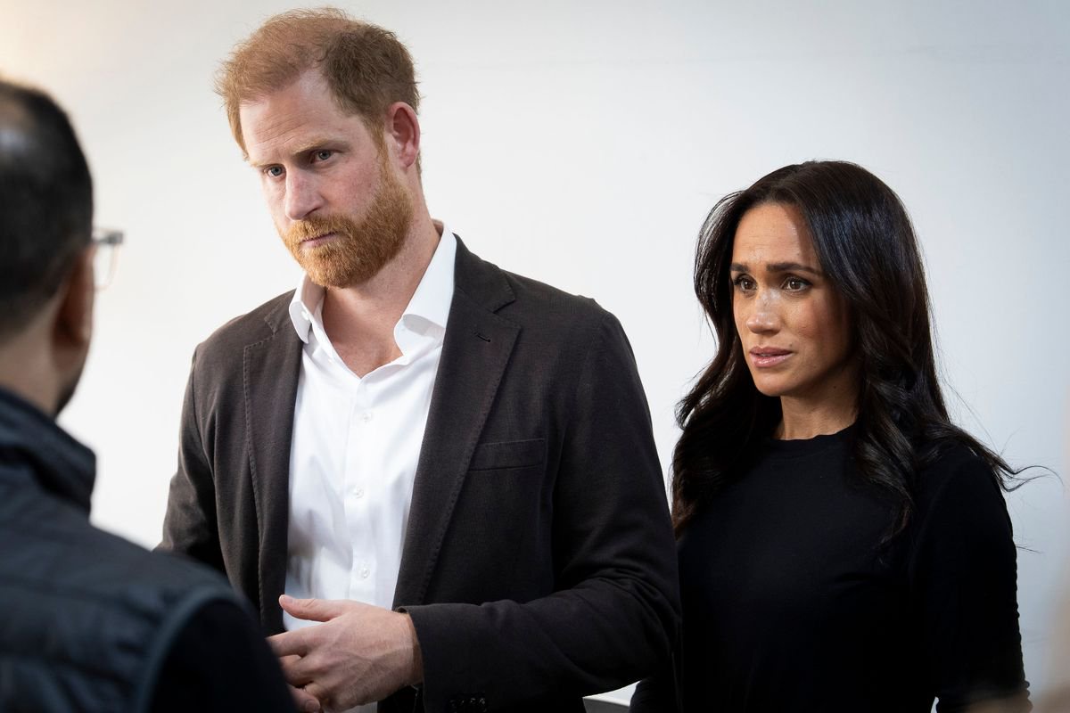 Jennie Bond: ‘Harry and Meghan could follow William and Kate’s example after school incident’