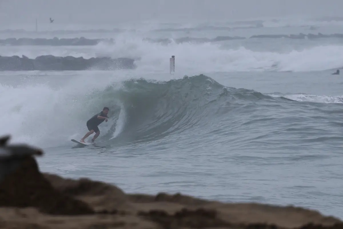 Tropical Storm Rachel’s surf drives out Long Beach residents, shuts Newport Beach beaches