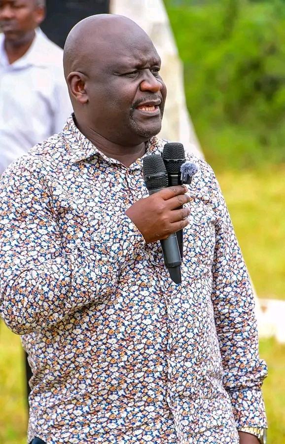 UDA OFFICIAL Heckled, Forced to Cut Short Speech Amid Attempt to Read Ruto’s Condolences at a Burial
