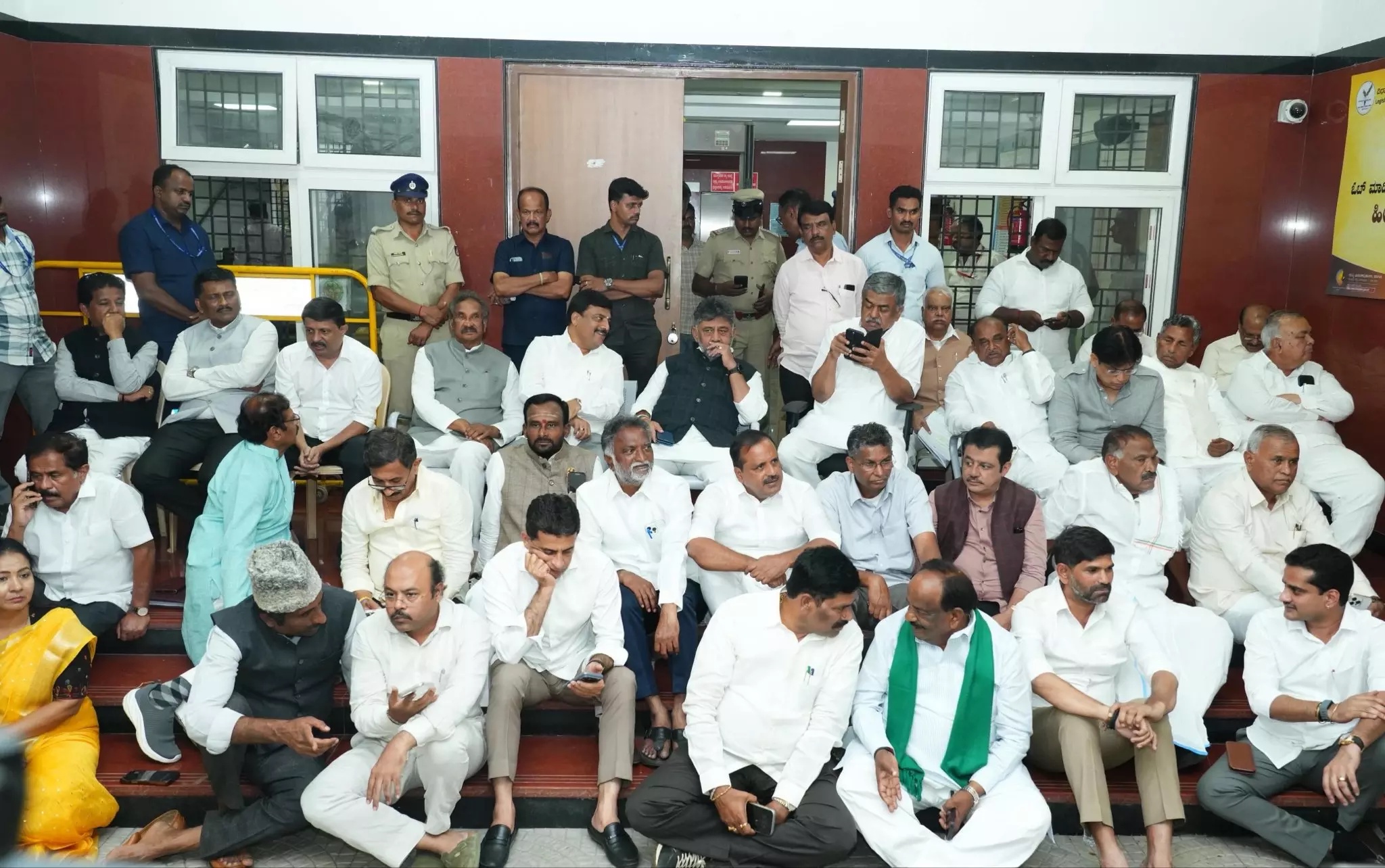 DK Shivakumar Stages Sit-In, Demands FIR Over SIR ‘Electoral Fraud’