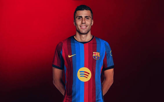 Report: The reason behind Barcelona superstar being benched against PSG