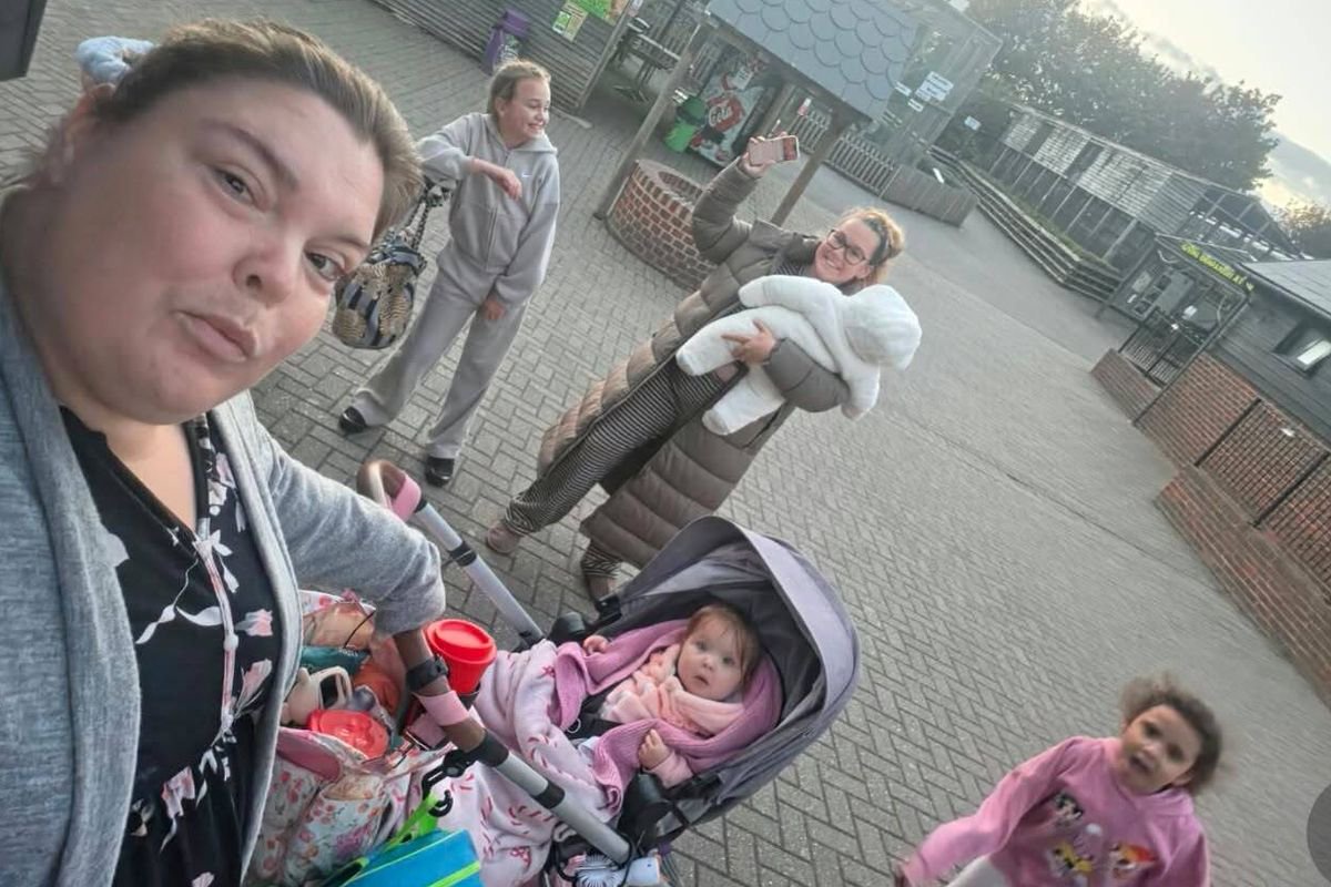 Family trapped in zoo after it closed with them inside use Facebook to get help