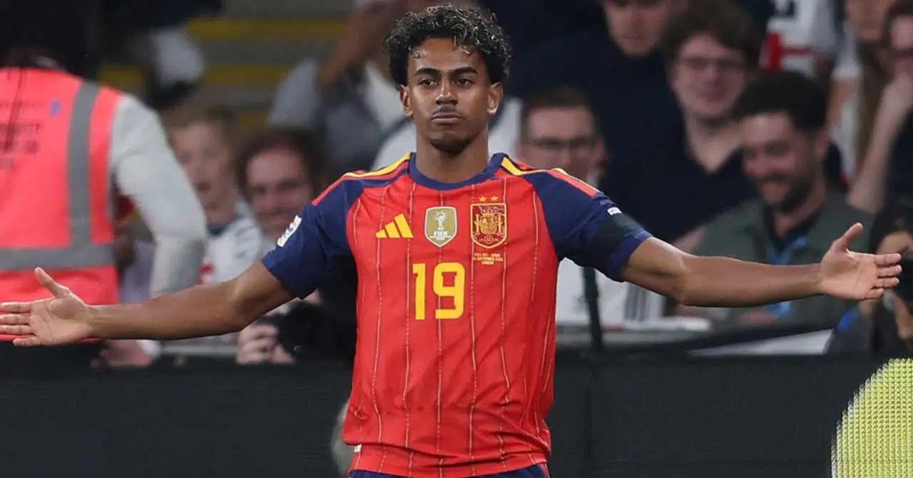 Spain 3-1 Czechia: World champions edge past 10 man Czechia to extend remarkable run