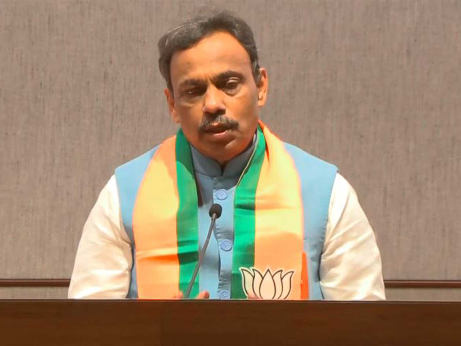 Respond to opposition’s propaganda on social media with facts: BJP UP in-charge Vinod Tawde