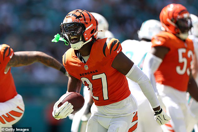 Bengals star humiliates Dolphins QB Malik Willis with two interceptions after publicly revealing his plan to stop him
