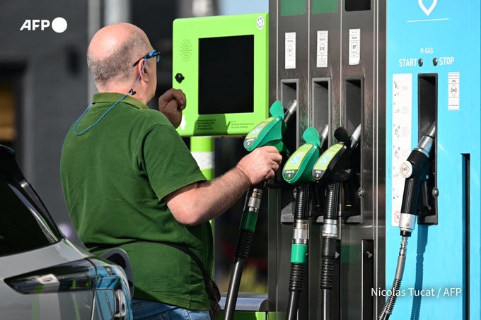 Oil Prices Climb 2% Amid Fresh Houthi Attacks on Saudi Arabia