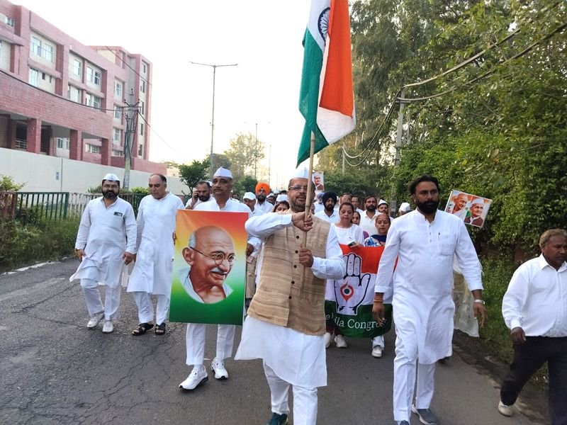 Congress takes out prabhat pheri